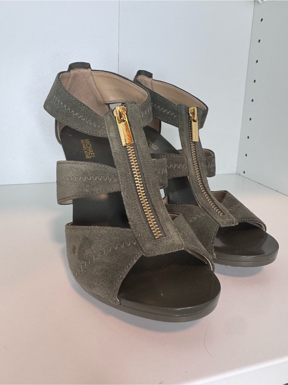 MICHAEL Michael Kors Berkley Suede Platform Heels Sandals Olive Gold Zip 8M